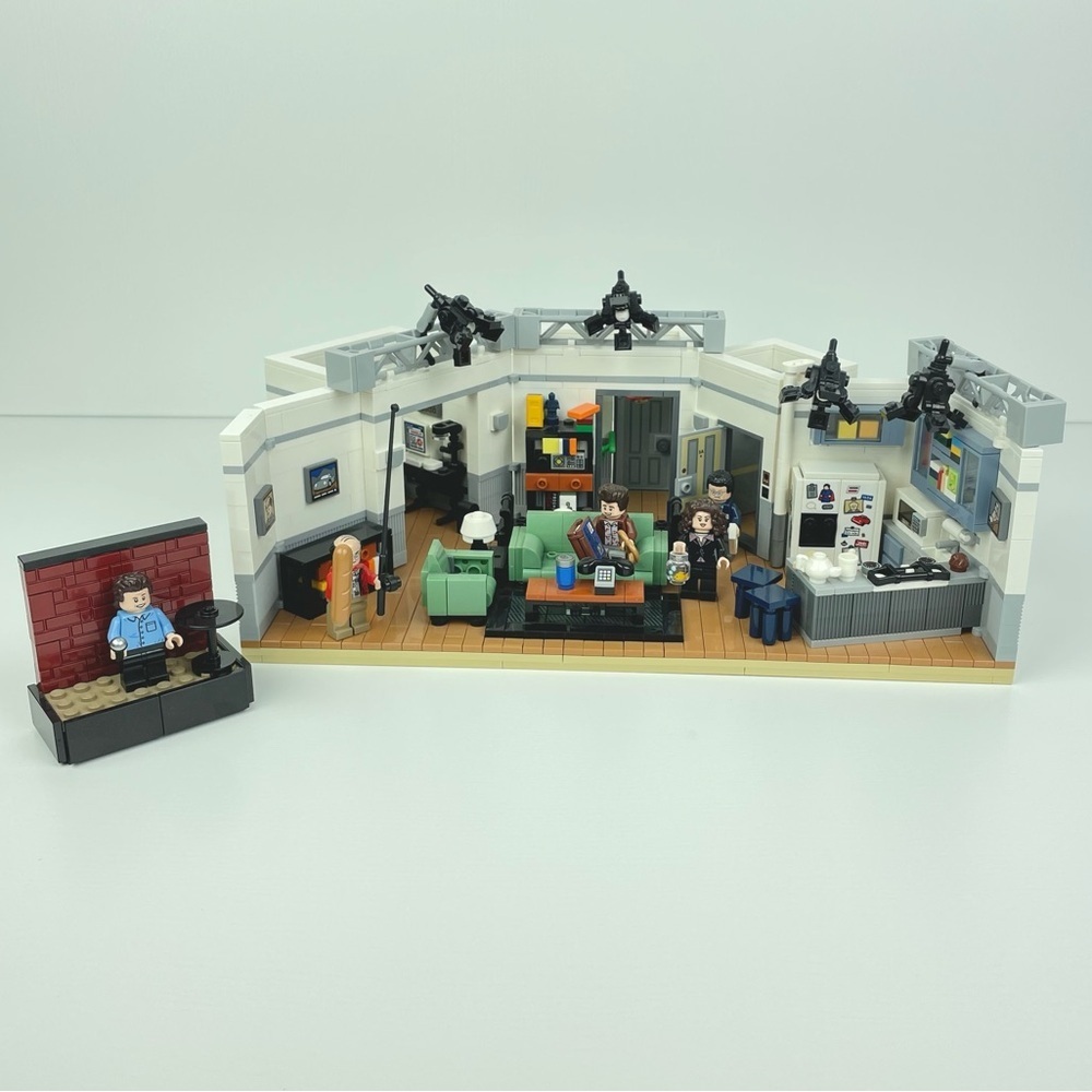 LEGO Ideas Seinfeld 21328 Building Kit Collectible Display Model Complete No Box